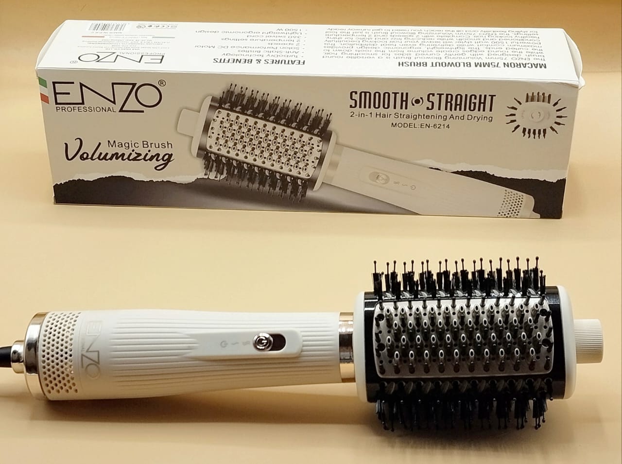 🌟 Le Stylissimo™ – La brosse qui sublime vos cheveux en un geste !