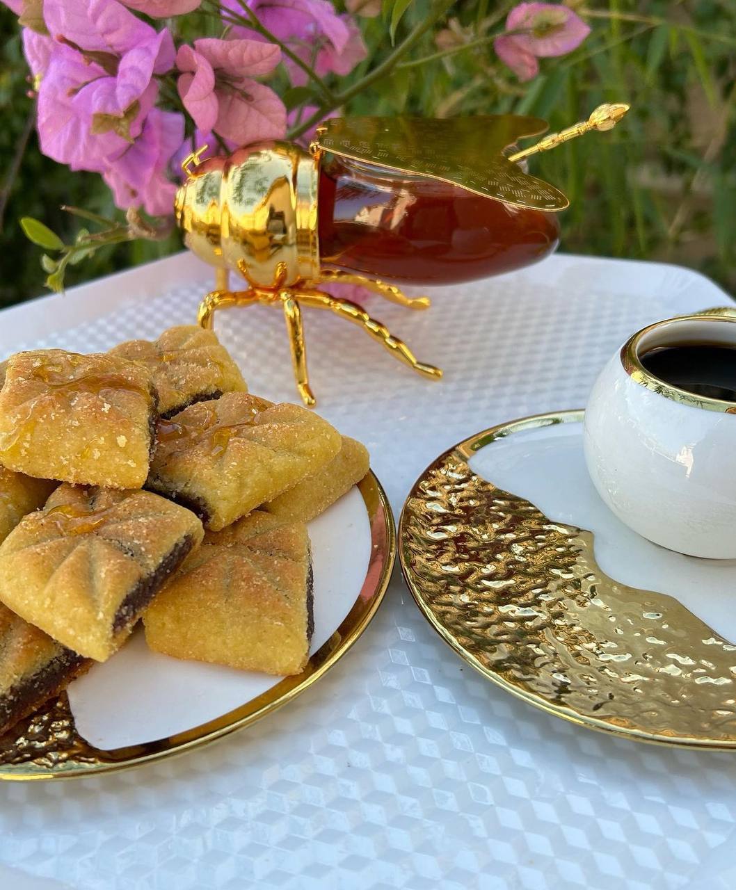 Ouabahas - L'Abeille Dorée : L'Éclat du Raffinement à Votre Table